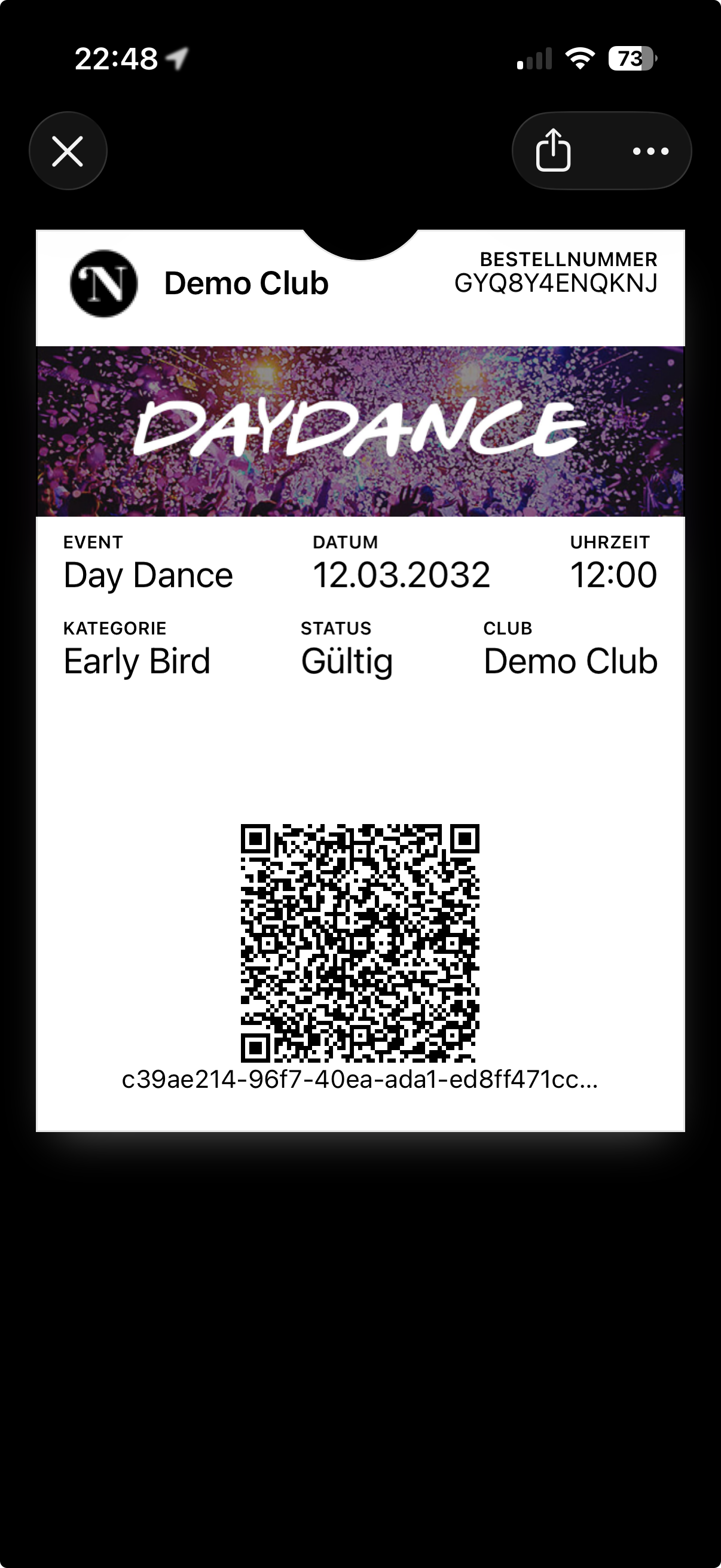 Smartphone-Ansicht: digitales Nighthub-Ticket mit QR-Code und Eventdetails